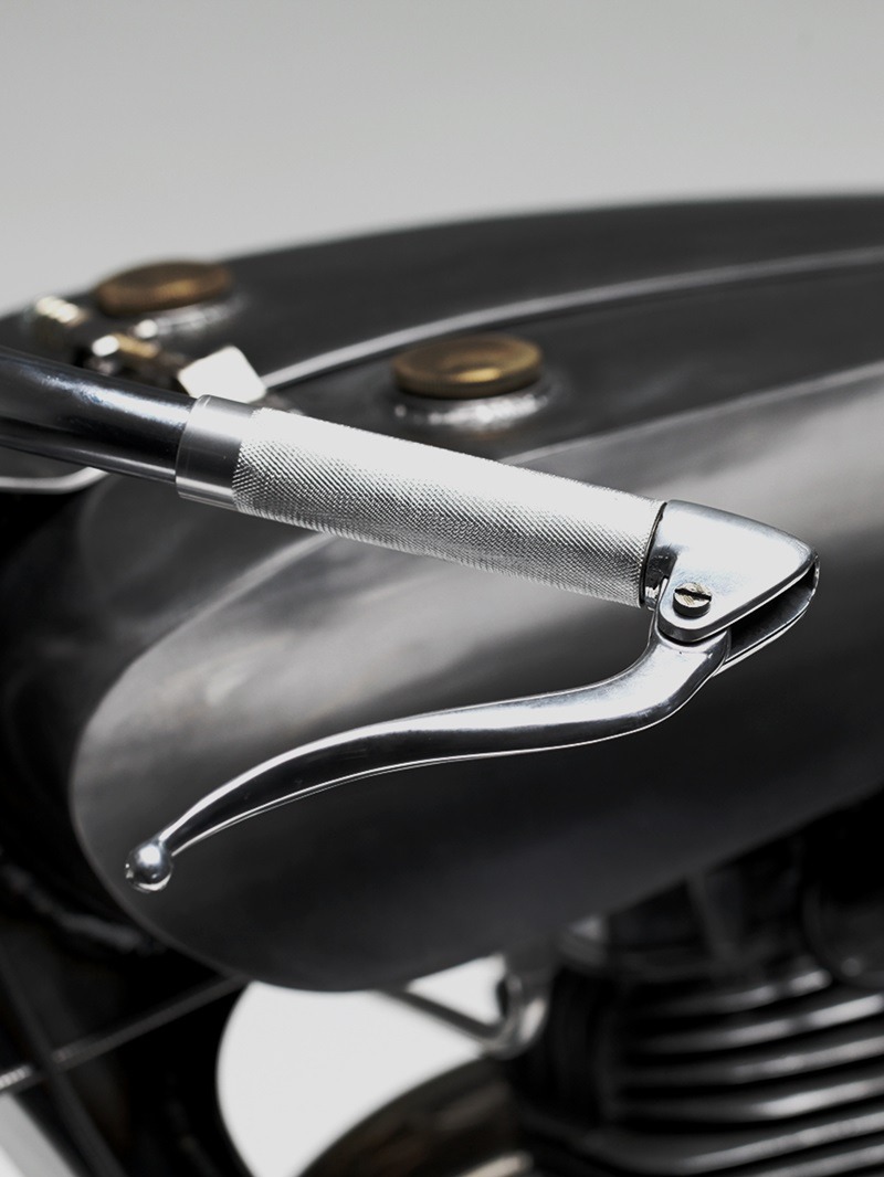 racecafe:  zhigelev:  Royal Enfield Bullet 500  WOW 
