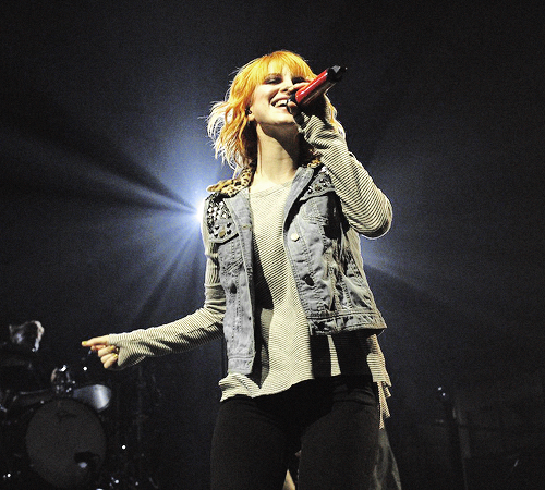 hayleywiliamsdaily:    EWING, NJ @ TCNJ STUDENT RECREATION CENTER (25/04)  