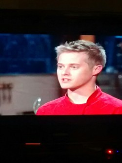 thepenguinsledder:  I’m watching Chopped and Lucas Grabeel is a contestant lmao  chop to the top 