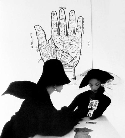 wehadfacesthen:The Tarot Reader, Bridget Tichenor and Jean Patchett in an Irving Penn photo for Vo