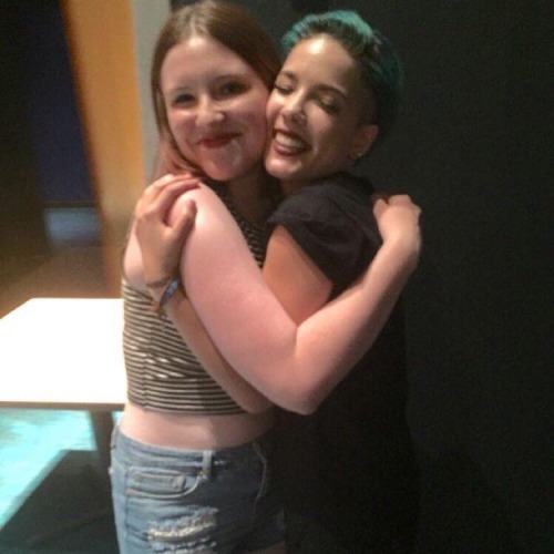 @iamhalseymusic halsey with fans. she treats us so amazingly. 