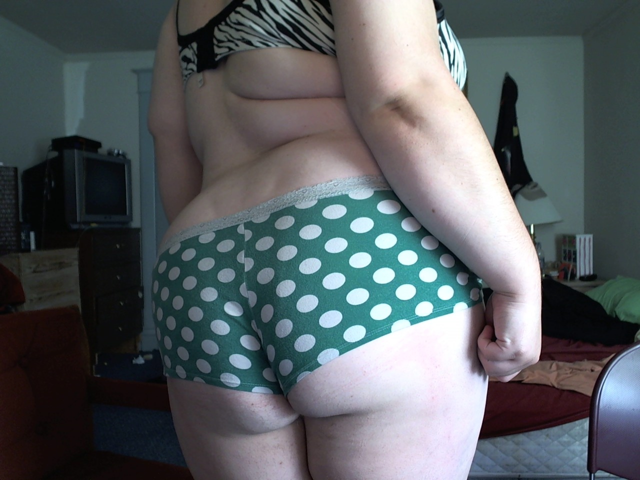 eilipaige:  Butts. Butts and bellies make everything better.