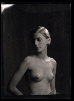 lightnessandbeauty:Arnold Genthe - Lee Miller, 1928