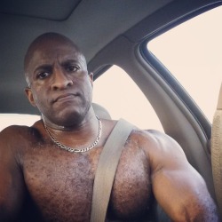 gottagetbeefy:  muscle—and-nerds:  skippypodar:  Driving shirtless. The best way to be.  Yes sir 