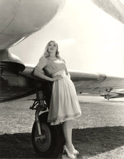 ciao-belle:  Veronica Lake for I Wanted Wings by C. Kenneth Lobben, 1941