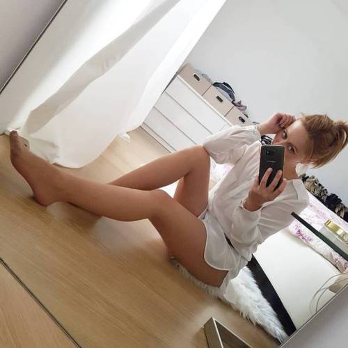 razumichin2: White shirt , nude tights selfie