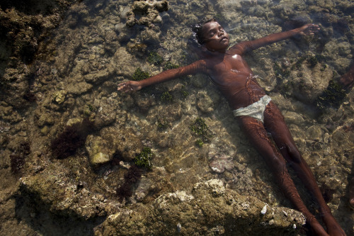 thesoulfunkybrother: -Aboriginal Australians . Ph. Amy Toensing. The only kind of Australians there 