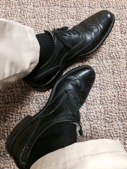 n2ftgear:  Monday morning and upon arriving at the office I quickly loosened the laces on these Wingtips so I could pop in and out of them under the desk with ease in anticipation of doing a bit of sock exhibitionism in the cube farm.  Today’s coworker