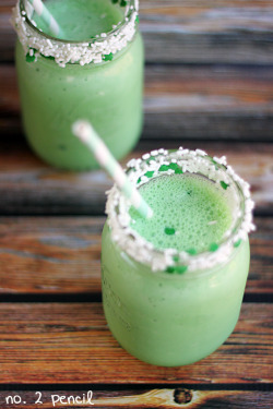 gastrogirl:  homemade shamrock shake. 