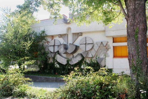 sosbrutalism: Now those are waterspouts.Matthias Szauer / Gottfried Fickl: Sport and School Center, 