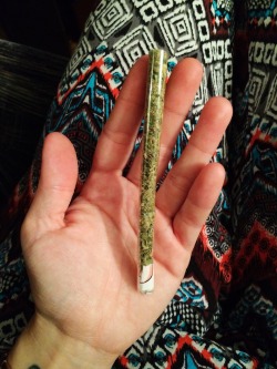 thcforyouandmee:  blueivykush:  placentalasagna:  thcforyouandmee:  blueberry flavoured paper  i had a really rough quarter freshman year and blueivykush came to my dorm room with one of those on my last day of class and it was really nice  i miss buying