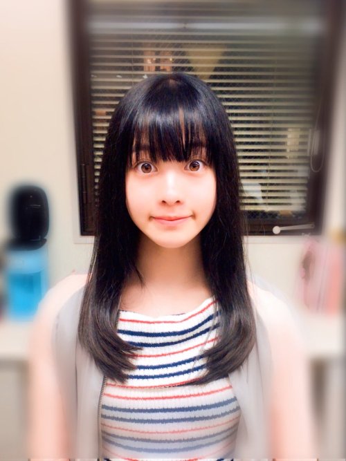 funkyfunx: 橋本環奈さんのツイート: “すっぴんだけど髪色変わったので写真撮りましたー 何か変な顔しててゴメンなさい。笑 それにしても。 髪の毛伸びたなぁ〜 最近は髪乾かしてると