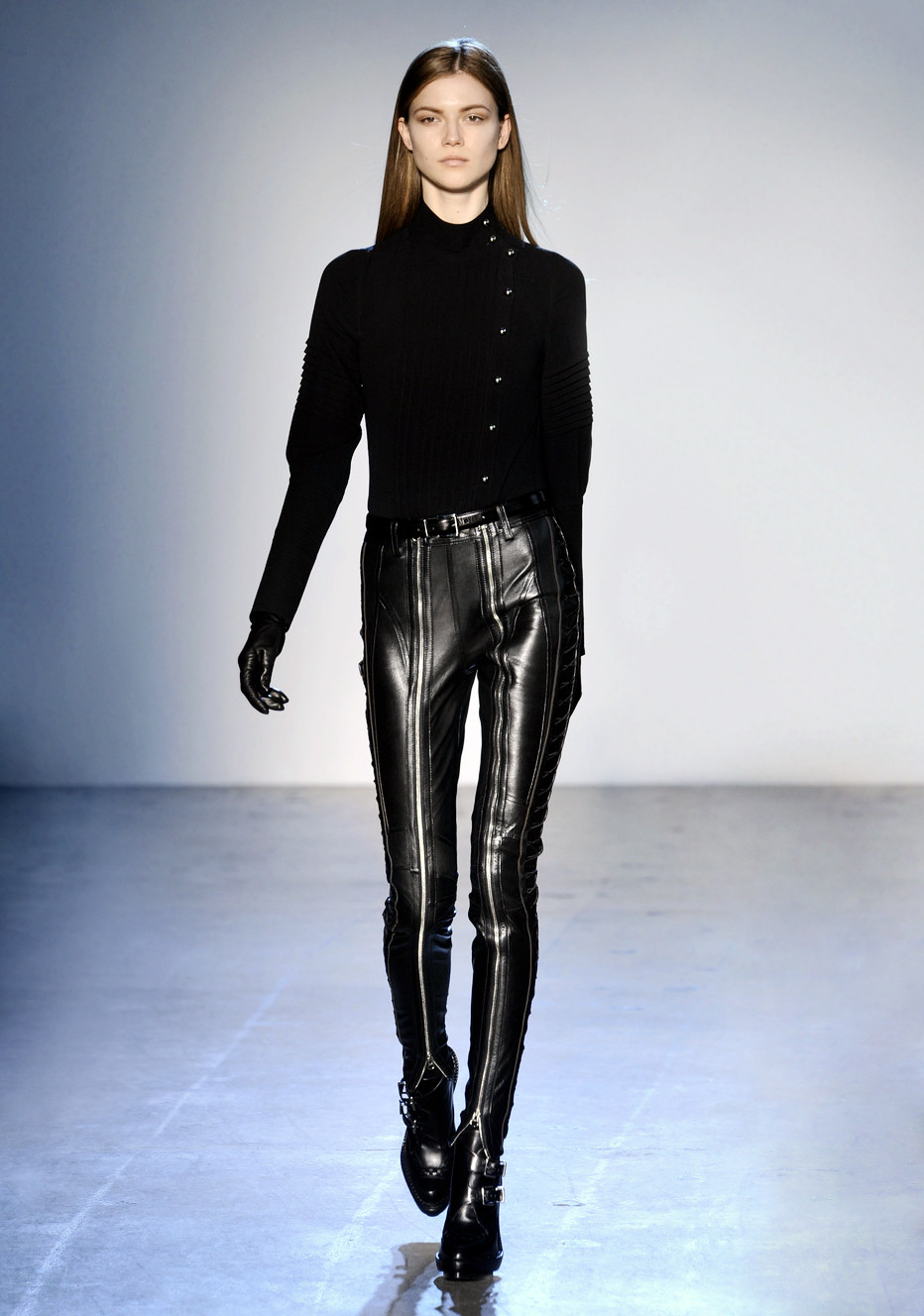 dioruniverse:  velvetrunway:  Kasia Struss | Phi | Autumn/Winter 2009 | Posted by: