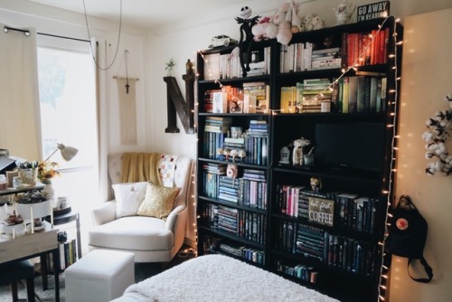coffeeandmoorland:I finished decorating my room for fall the other day