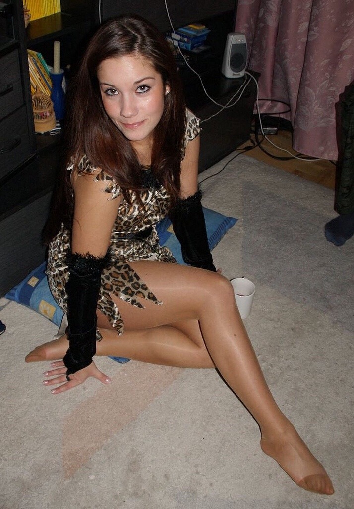 Slave to Women in Nylon...I Serve at your Feet!!!!