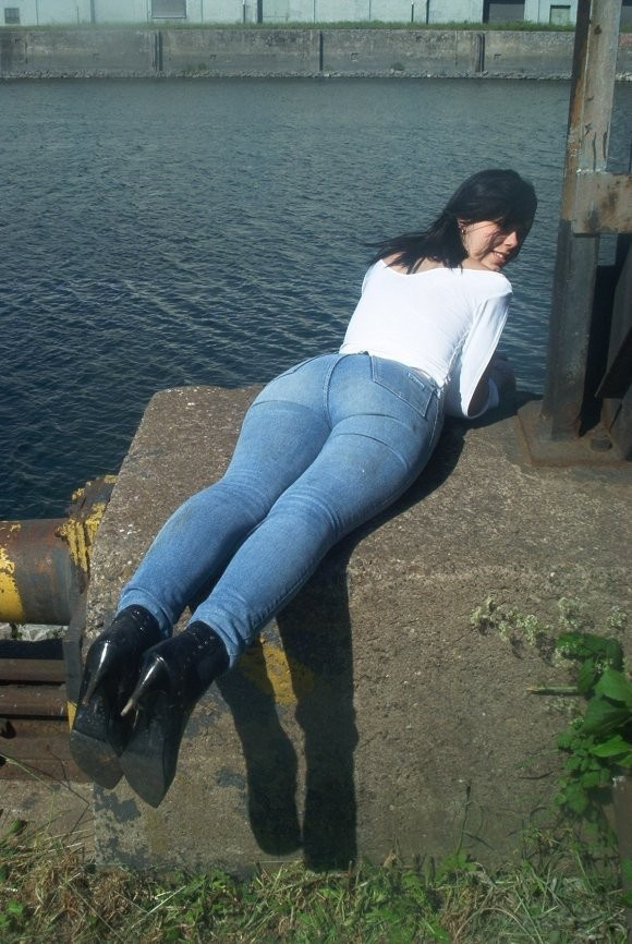figure8booty:    Our personal stories —-&gt; http://www.figure8booty.comGets