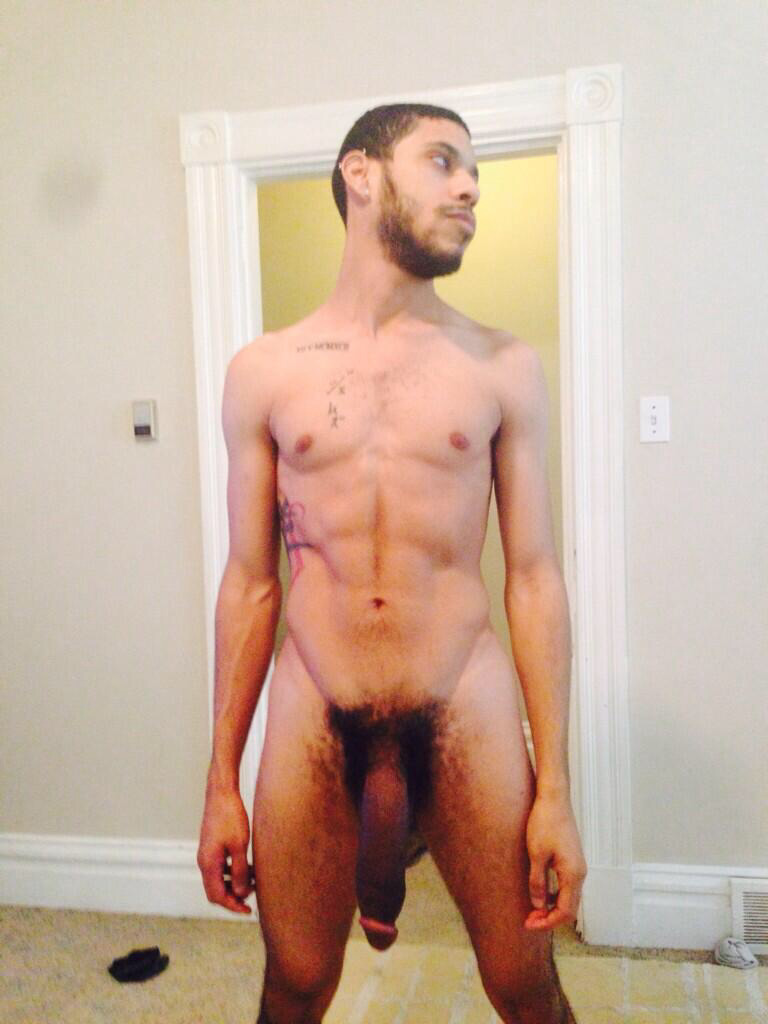 fuckyeahhugepenis:  wtf. this is why they say it’s the third leg!