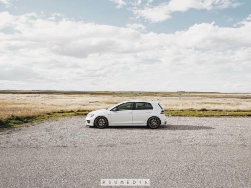 Side shot Sunday? #Vw #mk7 #mk7r #golfr #rline #r #rays #rayswheels #raysengineering #gramlights #57