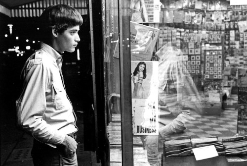 joeinct:Young Man Looking Through Window of Adult Newsstand, Photo by William Gedney, 1967