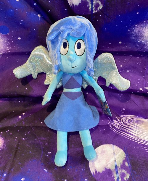 I’m Selling My Lapis Plush Which Was A NYCC Exclusive. She’s Been Displayed Only And Is Like Still