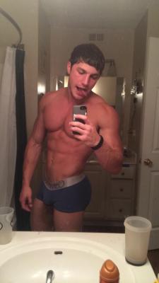 they-all-do-it-like-that:  Follow me:http://they-all-do-it-like-that.tumblr.com ♂