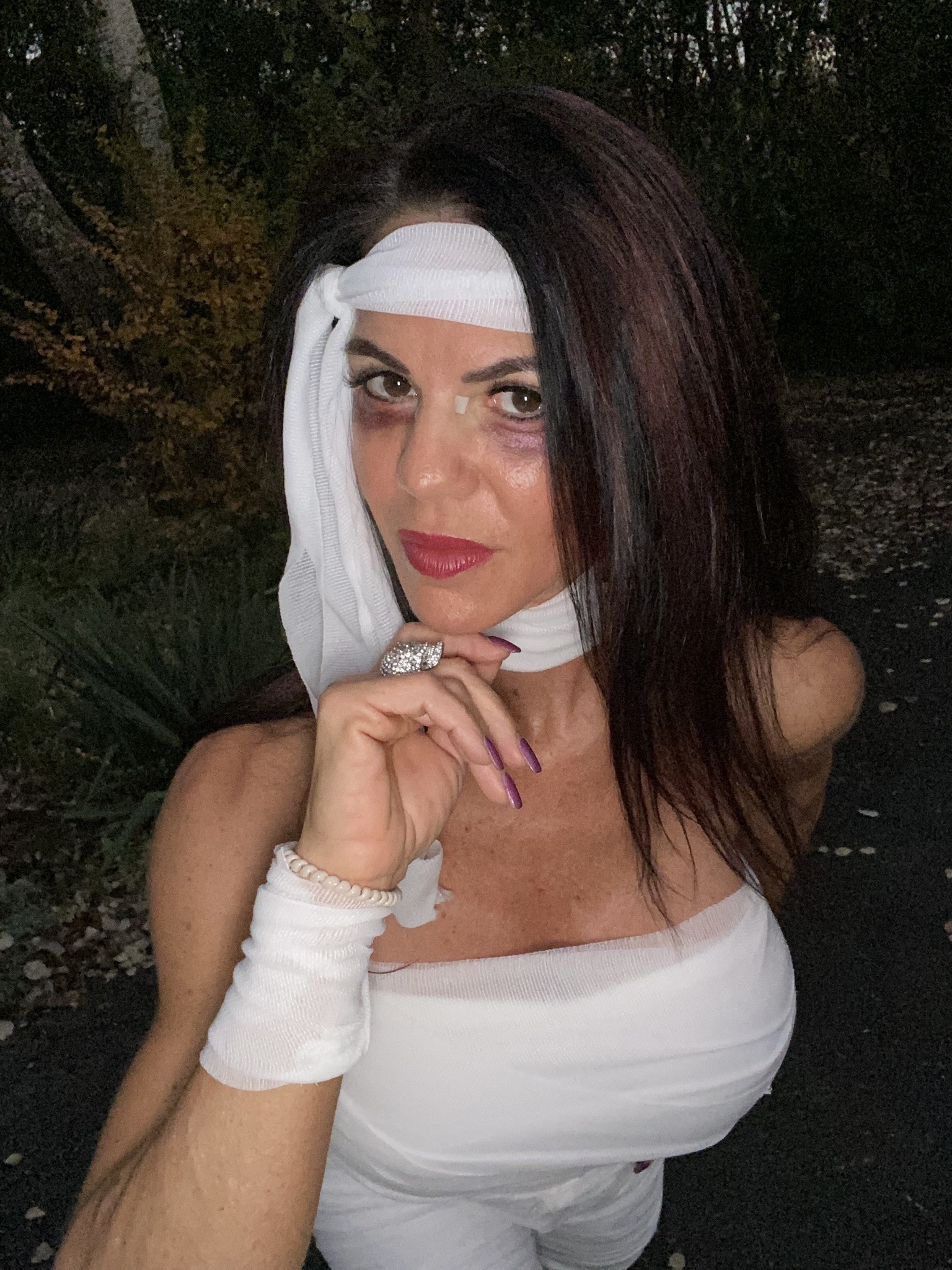 lindasteelehot1:🎃Trick or treat!! Have a safe and fun night!! #teamsteele #shenannigans #trickortreat #mummy #overthekneeboots 