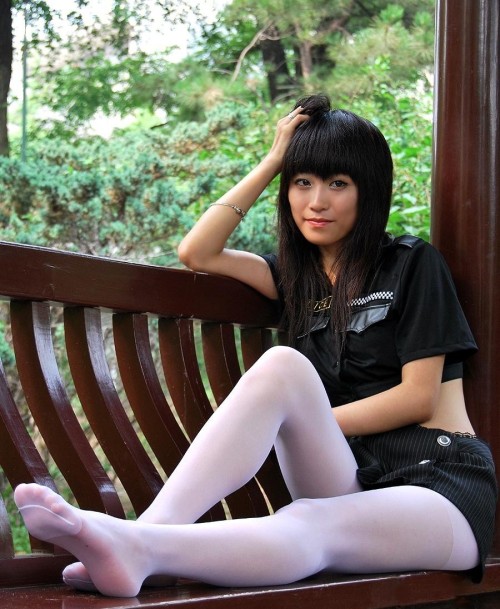 humakt-srp:  #tights #white tights