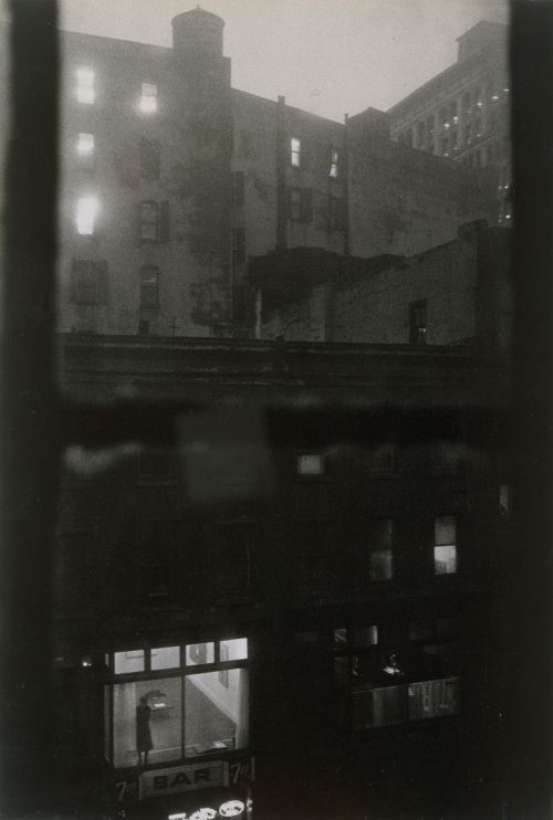 tytusjaneta:  luzfosca:  John Cohen Tenth Street at Night, 1960  Thanks to luzfosca