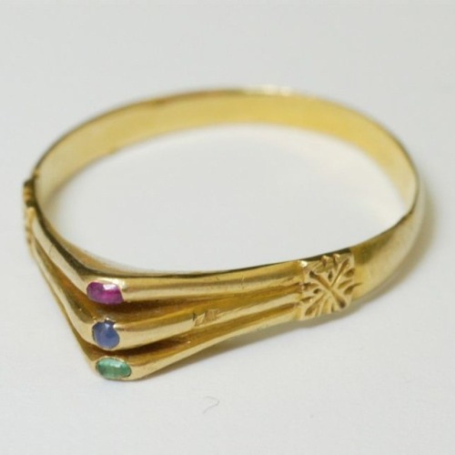 medievalvisions: Gold triple stone ring, 13th century.