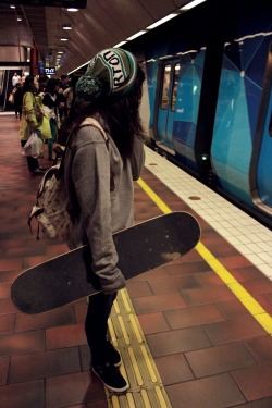 skate-girlz:  Skate girl http://skate-girlz.tumblr.com/