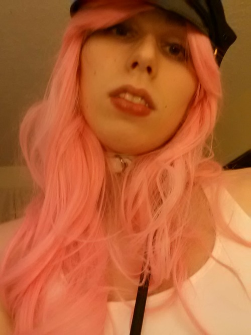 lil-uni:  Incomplete Poison Cosplay! Still waiting on the collar/arm bands, the chain for the hat, and I might go get new jean shorts I can tear up. I thought I would take a few pics! Streaming with it on at twitch.tv/unicorntrap <3