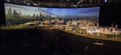 starwars:Oh, it’s… beautiful. The Disney Parks Star Wars-themed land model has been revealed at D23.