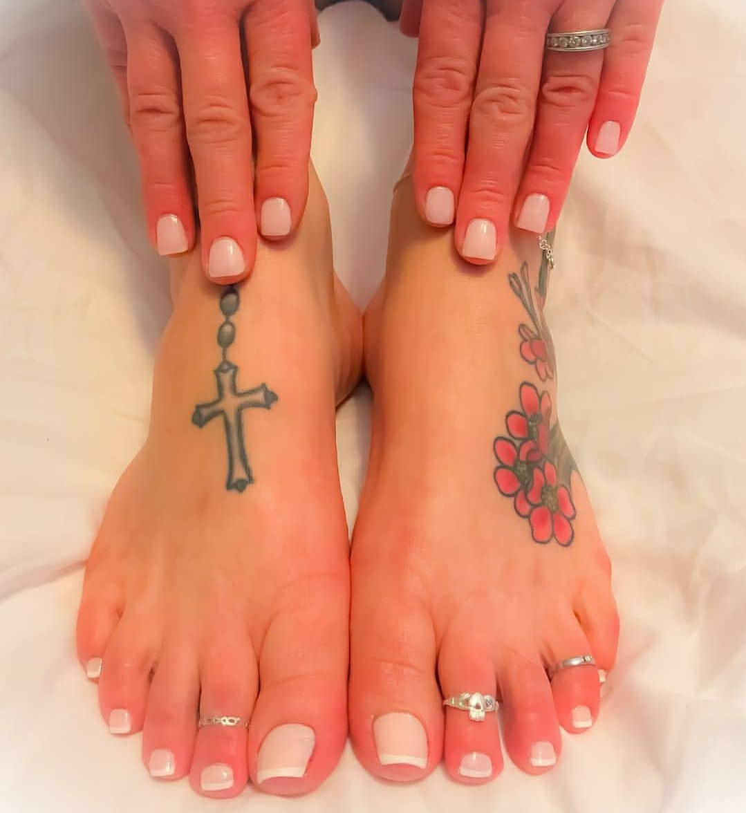 cum-4-moi-xopedicuredsexyox:  Foot tattoos are sexy 😍