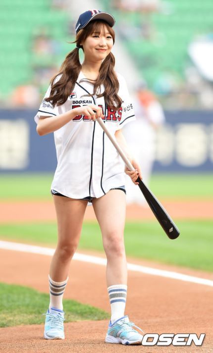 SuJeong (Lovelyz) - KBO League Event Pics