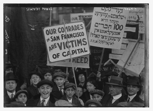 onceuponatown:  Labor sympathy parade in New York City on Dec. 2, 1916.   