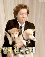 jangdogwoof:  Dongwoo + dogs 