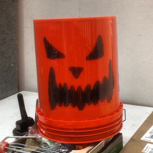 Ghetto arts and crafts at work. #thuglife #bucketolantern #artsandcrafts #madskills