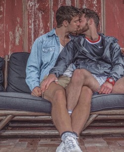 Porn gaykiss: photos