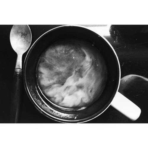hedger:  There’s appears to be a nebula in my tea #blackandwhite #vscocam #tea 