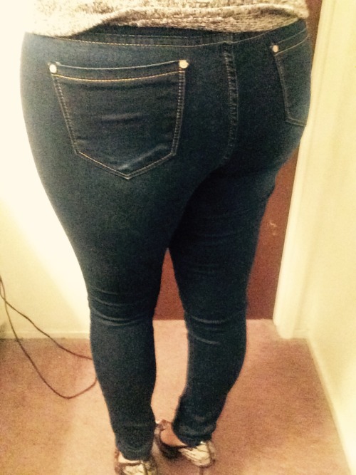 XXX divathickness:  Look who got new jeans 💋 photo