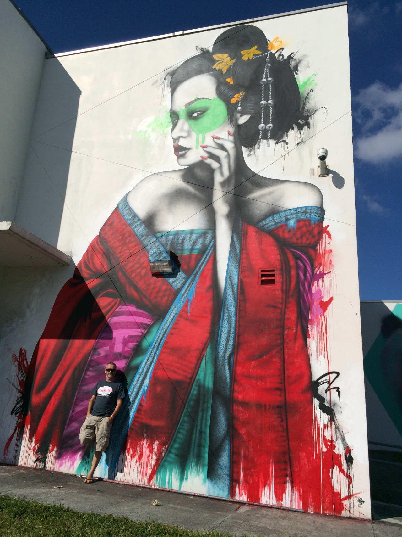 asylum-art-2:  Beautiful Japaneses Graffti  by Fin DAC Absolutely sick Japan inspired