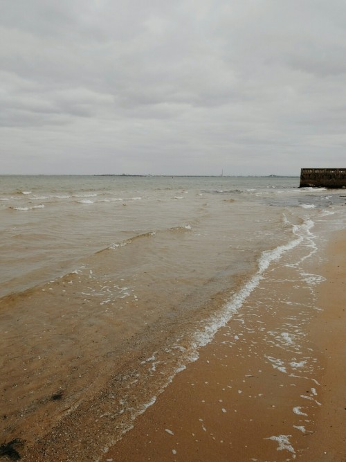 finehoney:I am poseidon, god of the seas !!!!!!