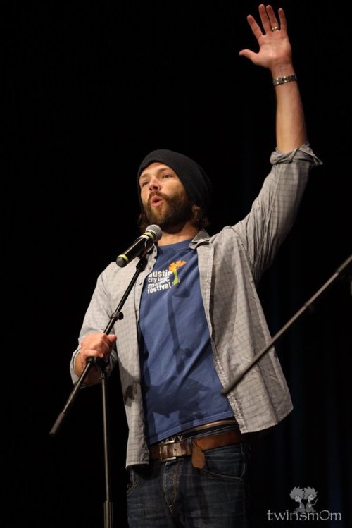 positivexcellence:Jared at the fallascon J2 gold panel(x)(x)(x)(x)(x)(x)(x)