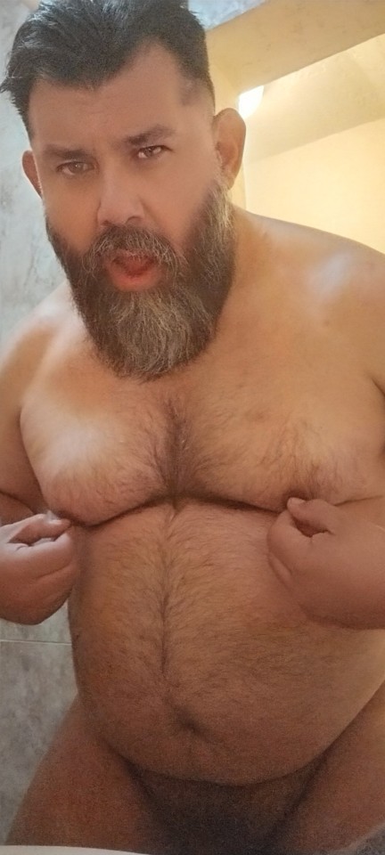 sraebyriah:Daddy TUGG TUGG'n on his pig tit&rsquo;s #Daddy #bear #gay