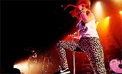 hayleys:  hayley williams + headbanging 