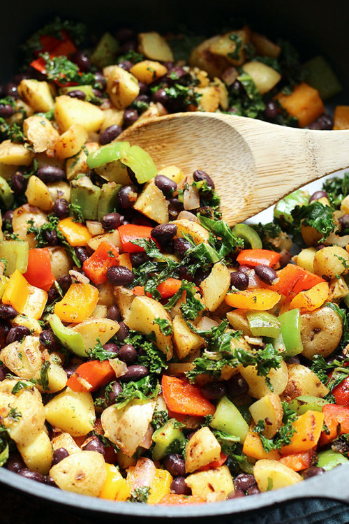 Tex-Mex Veggie Hash - ilovevegan.com A hearty Tex-Mex Veggie Hash, loaded with scrambled tofu, black