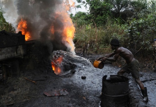 virtualrealitygf: oil pollution and gas flares in Nigeria :( fuck shell