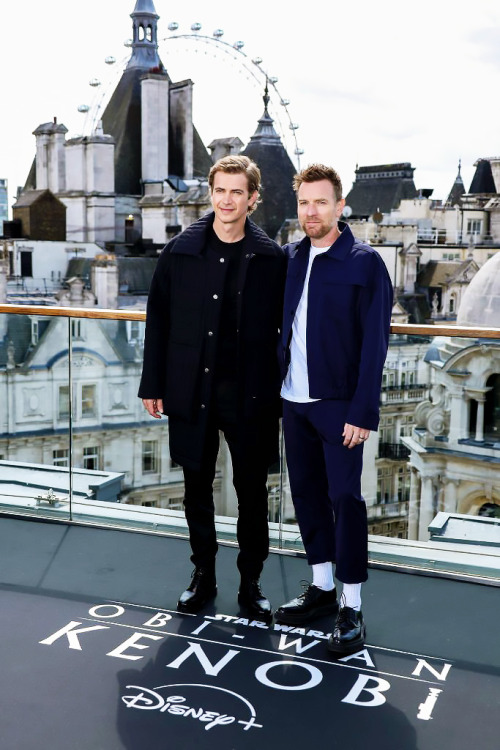 hayden-christensen:HAYDEN CHRISTENSEN AND EWAN MCGREGOR‘Obi-Wan Kenobi’ London Photocall