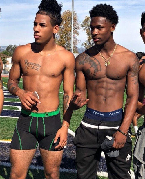 blacknudeboys:  🚂 train 🚂 choo choo  Snapchat - blackboyblog IG - black_bblog</p>  Reblog ❤️