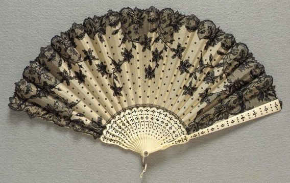 thevintagethimble:  Fan with leaf of white organdy, French, Early 20th century. |